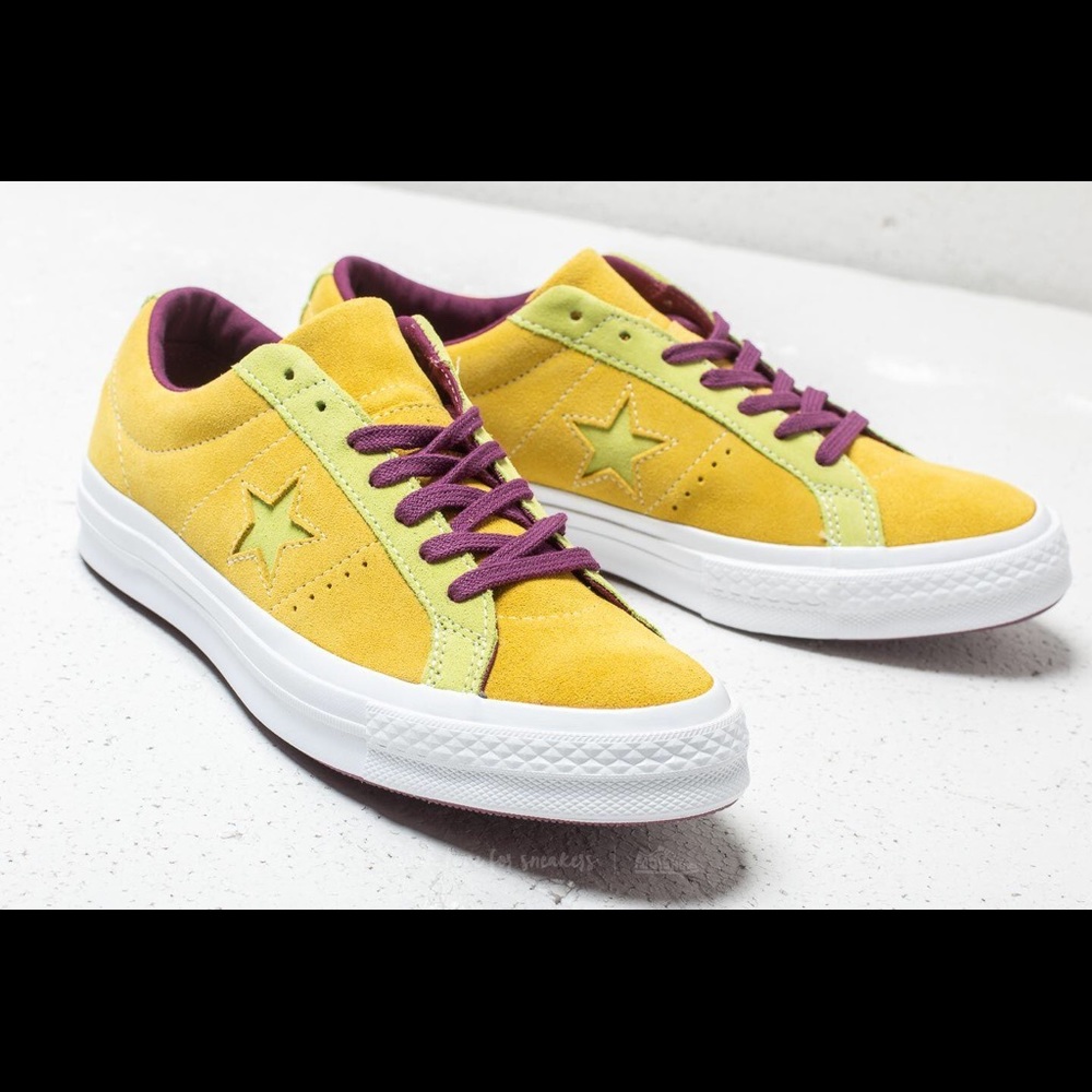 💛 SOLD 💛 Converse One Star Ox Sneakers